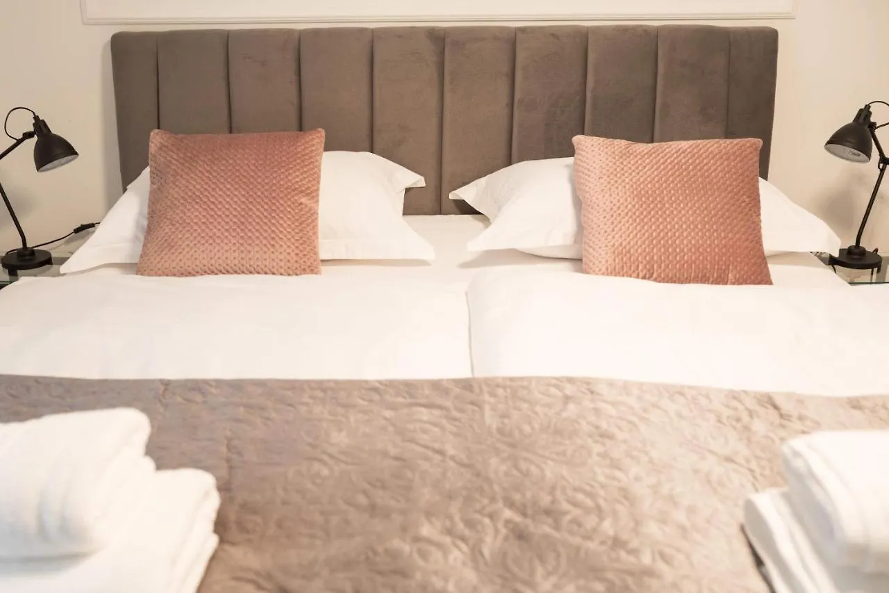 Luxury Rooms With Balcony Zadar Alojamento de Acomodação e Pequeno-almoço