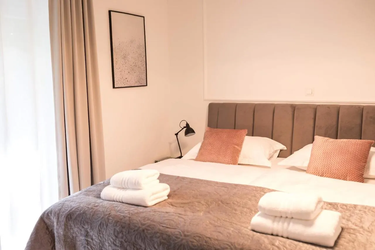 Luxury Rooms With Balcony Zadar 4*,  Croácia