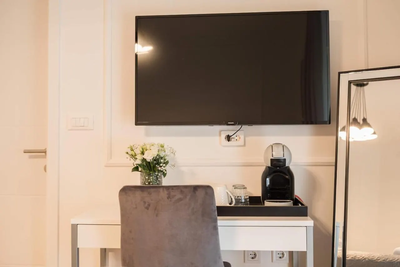**** Alojamento de Acomodação e Pequeno-almoço Luxury Rooms With Balcony Zadar Croácia